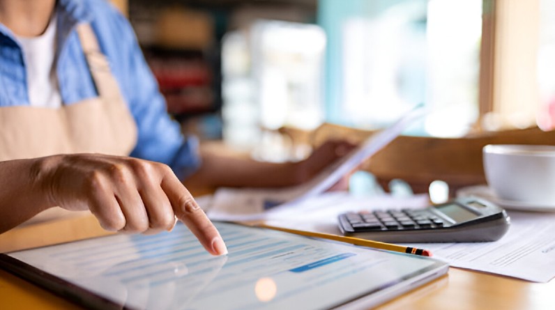 5 Ways to Manage Your Finances Effectively as a Small  Business