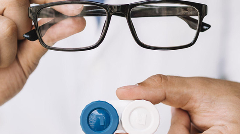 Contact Lenses or Glasses? Choosing the Right Option for Astigmatism and Age-Related Vision Loss